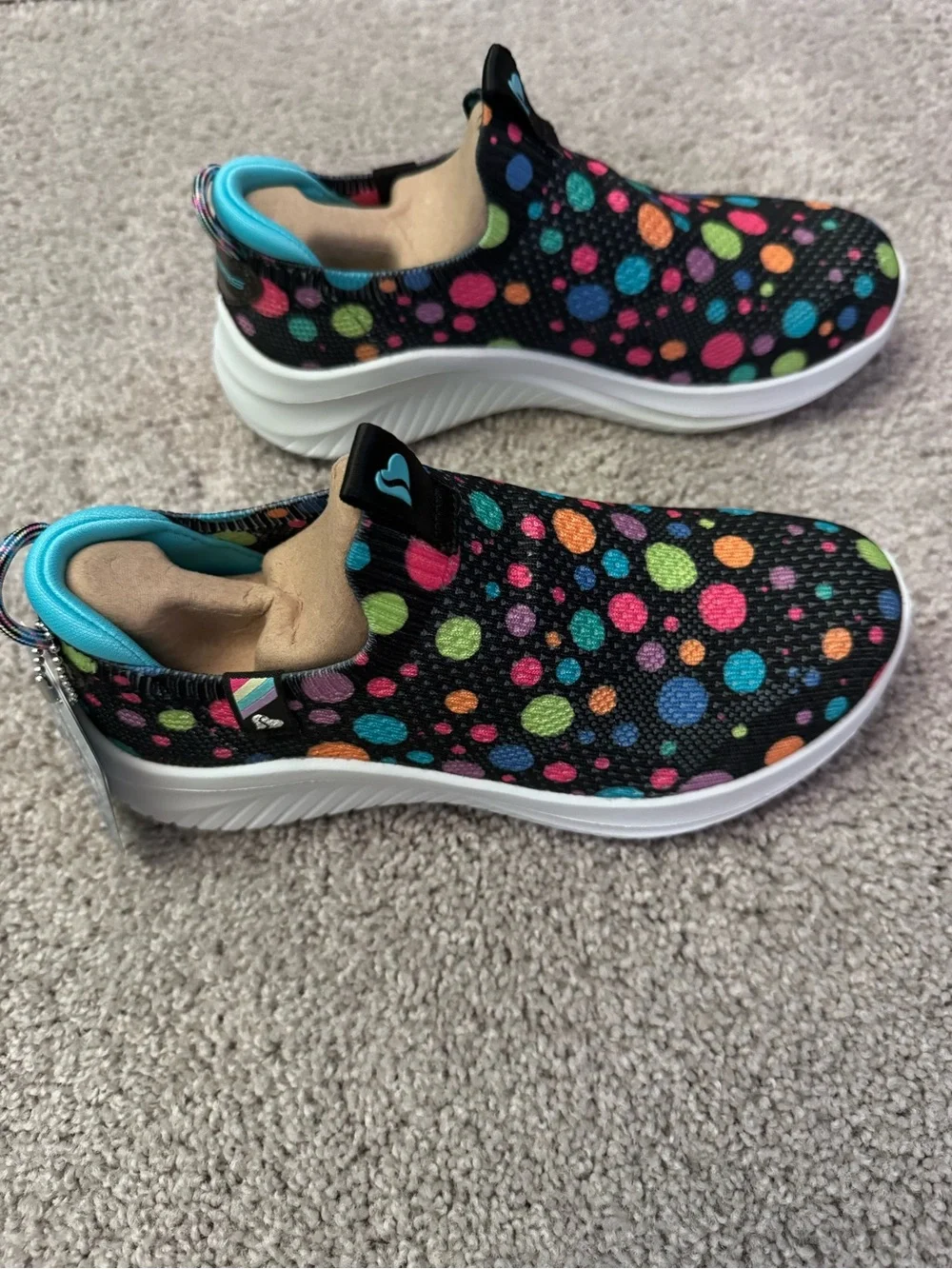 NIB Skechers Stretch Fit Air-Cooled Memory Foam Black Multicolor Dots Shoes, 1.5